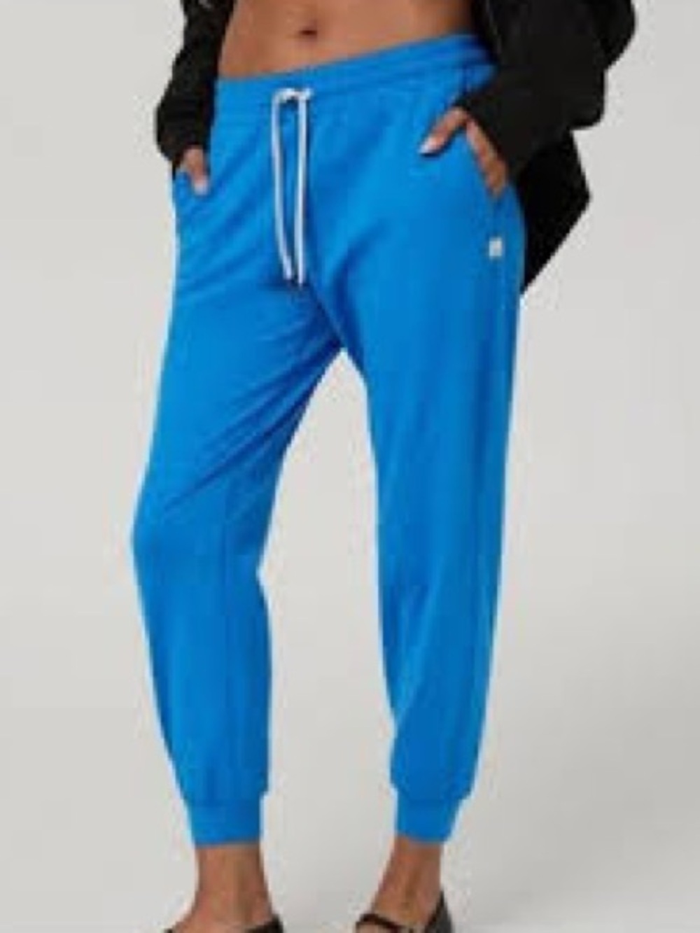 Vuori Women's Performance Joggers in Bright Blue Size XL?